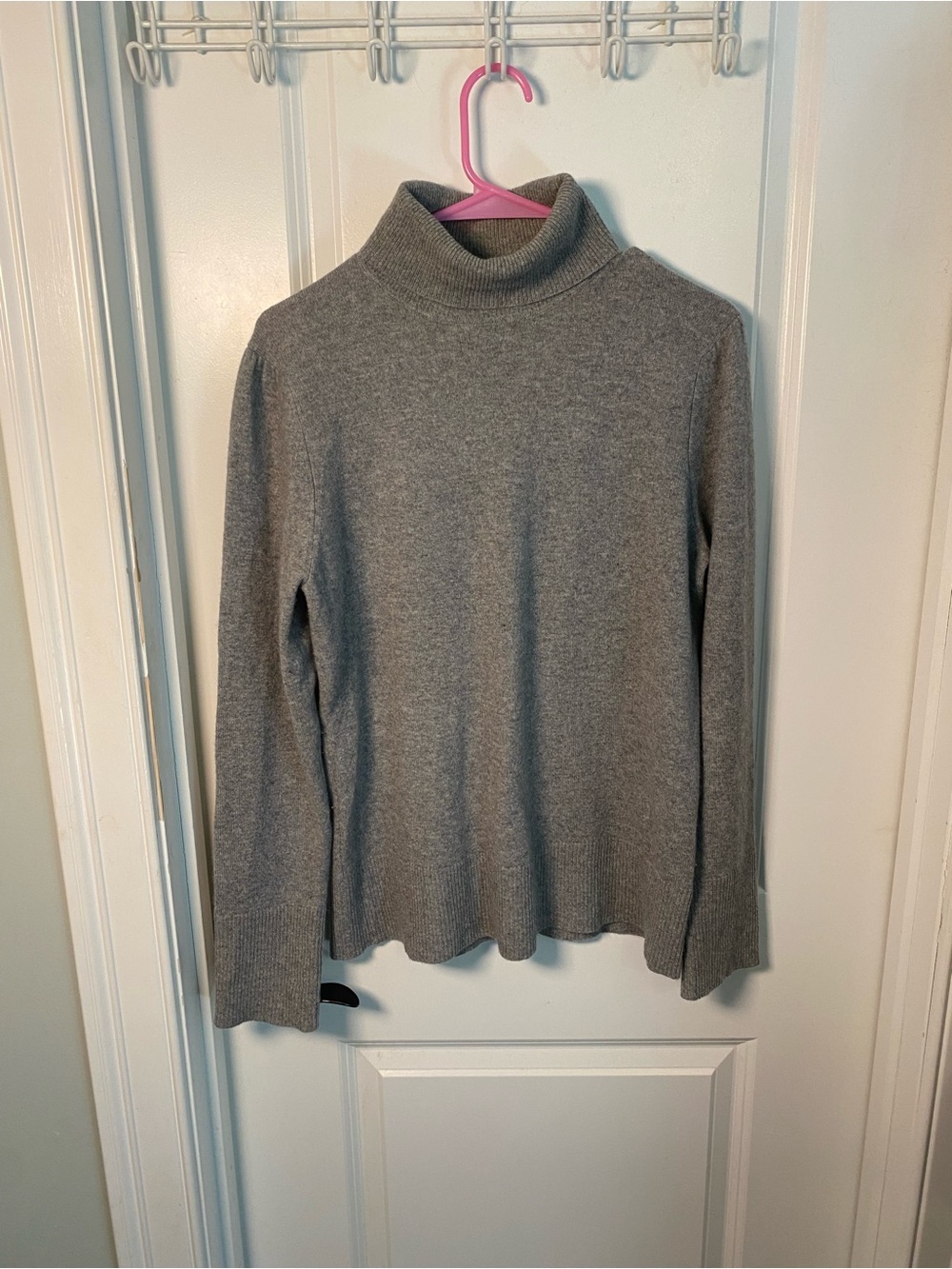 Victor Cashmere Classic Gray Turtleneck Sweater - Women